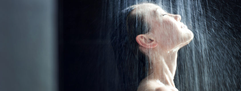 Banho frio X banho quente: os benefícios de cada um