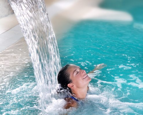 Confira 4 dicas para higienização para piscina de motel